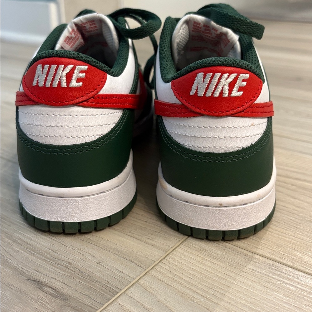 Nike dunks - dark green with red - Picture 4 of 5